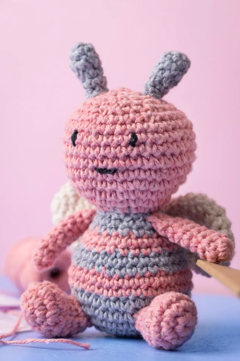 hækle japanske DIY Kit Amigurumi Honningbi i pastelfarver